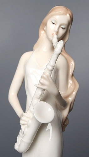 Статуэтка "Саксофонистка" - изделия из фарфора в Минске
